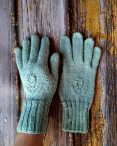 „Villased sõrmkindad naistele, käsitsi kootud Hiiumaa lambavillast – Ute Knit”
