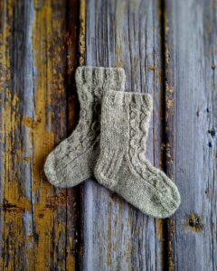 Käsitsi kootud palmikutega villased sokid lastele-Ute Knit