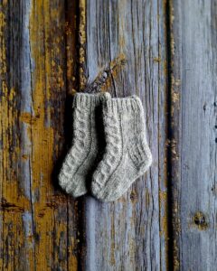 Käsitsi kootud villased sokid beebile-Ute Knit