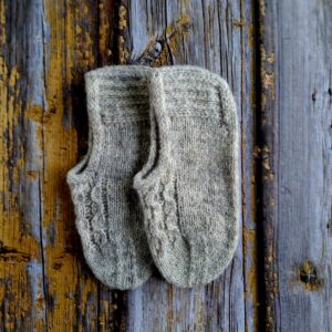 Käsitsi kootud hallid villased sussid naistele-valmistatud Hiiumaa lambavillast, Ute Knit käsitöö