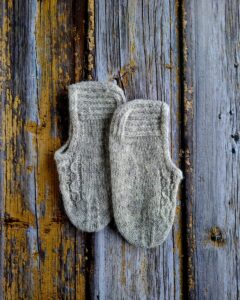 Käsitsi kootud hallid villased sussid naistele-valmistatud Hiiumaa lambavillast, Ute Knit käsitöö