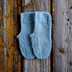 Käsitsi kootud helesinised villased sussid naistele-valmistatud Hiiumaa lambavillast, Ute Knit