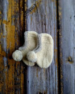 Käsitsi kootud villased laste sussid-valmistatud Hiiumaa lambavillast, Ute Knit