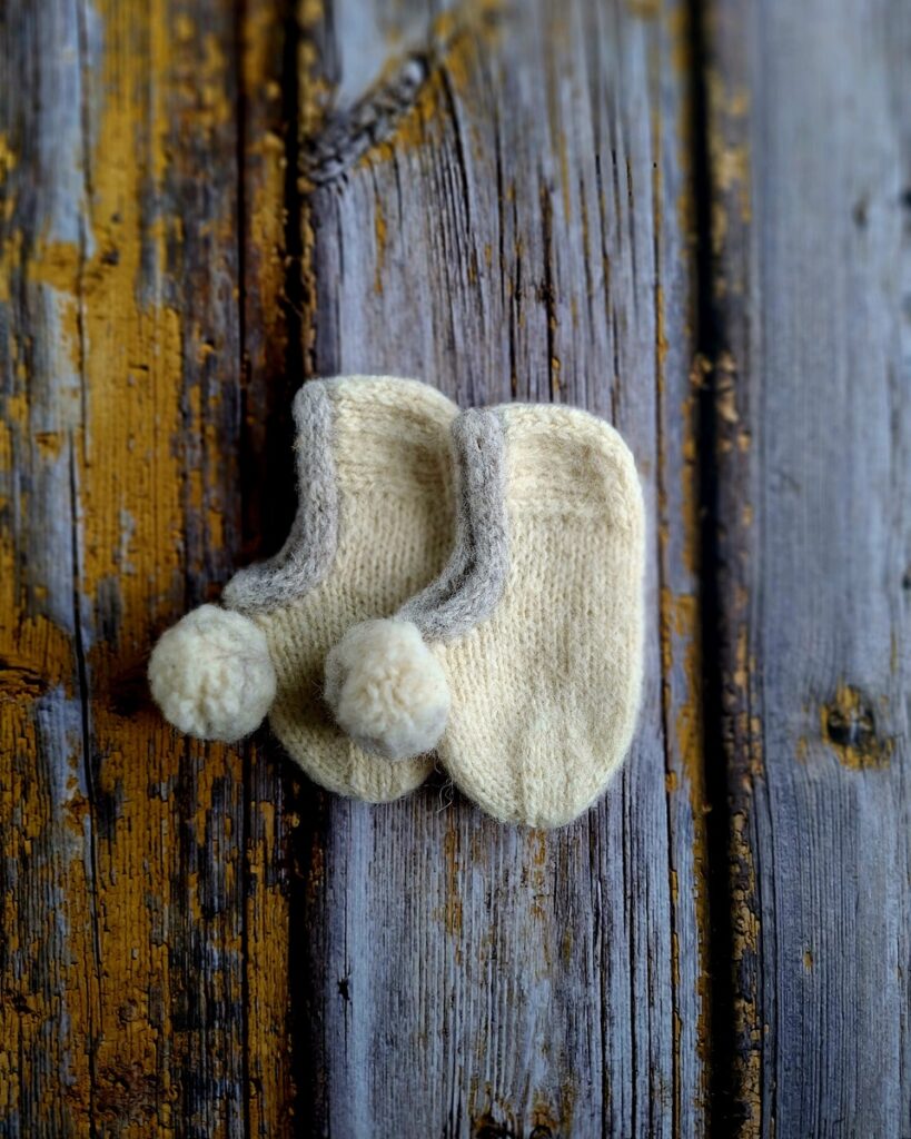 Käsitsi kootud villased laste sussid-valmistatud Hiiumaa lambavillast, Ute Knit