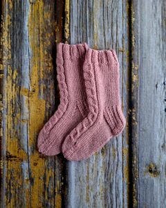 Roosad palmikutega sokid lastele, Ute Knit