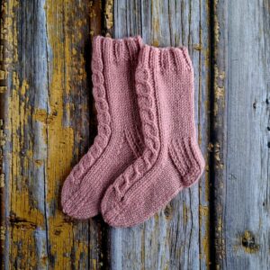 Roosad palmikutega sokid lastele, Ute Knit