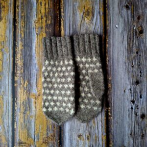 Käsitsi kootud hallid labakindad meestele. Ute Knit