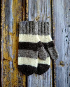 Meeste villased labakindad Hiiumaa lambavillast, käsitsi kootud, Ute Knit.