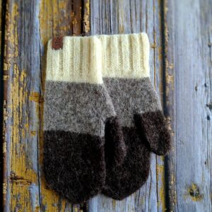 Käsitsi kootud villased meeste labakindad, Hiiumaa naturaalsed lambatoonid, Ute Knit