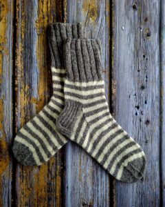 Käsitsi kootud meeste villased sokid-valmistatud Hiiumaa lambavillast, Ute Knit