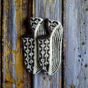 Käsitsi kootud naiste villased sussid mustriga-valmistatud Hiiumaa lambavillast, Ute Knit