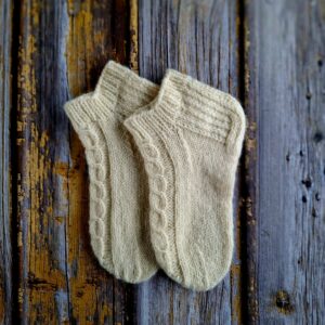 Käsitsi kootud naiste villased sokid-valmistatud Hiiumaa lambavillast, Ute Knit