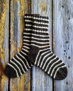 Pruuni-valge triibulised sokid meestele-Ute Knit