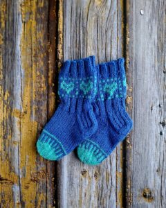 K'sitsi kootud sinised mustriga laste sokid,Ute Knit