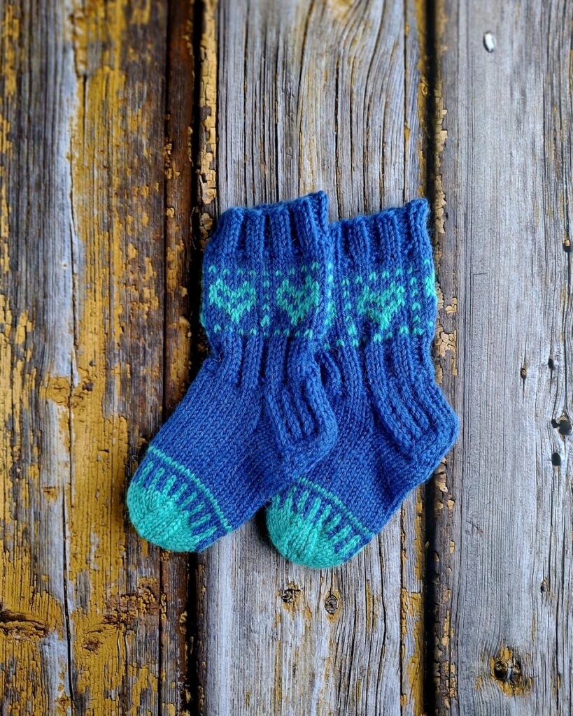 Käsitsi kootud sinised mustriga laste sokid,Ute Knit
