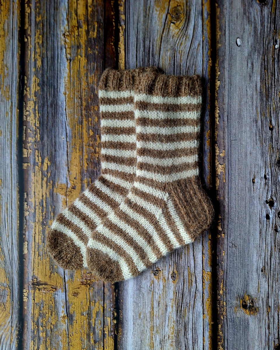 Käsitsi kootud triibulised laste sokid, Ute Knit
