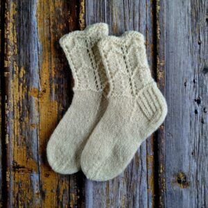 Käsitsi kootud laste valged villased sokid Ute Knit