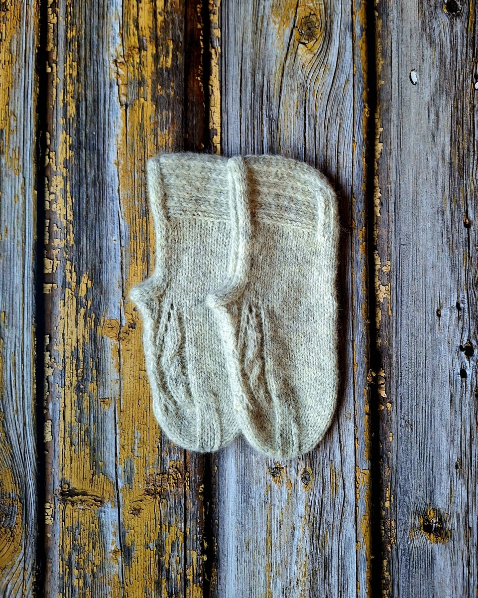 Hallid pitsilised sussid naistele, Ute Knit