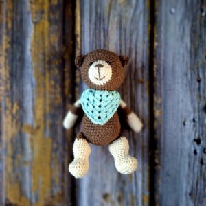 Heegeldatud salliga mõmmik Hugo