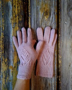 Roosad pitsilised sõrmkindad naistele, Ute Knit