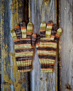 Rohelise-pruunikirjud sõrmkindad, Ute Knit