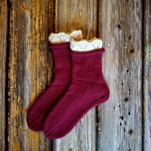 Lillad pitsilise äärega naiste villased sokid, Ute Knit