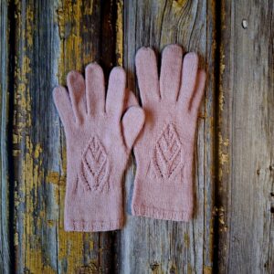 Roosad pitsilised naiste sõrmkindad, Ute Knit