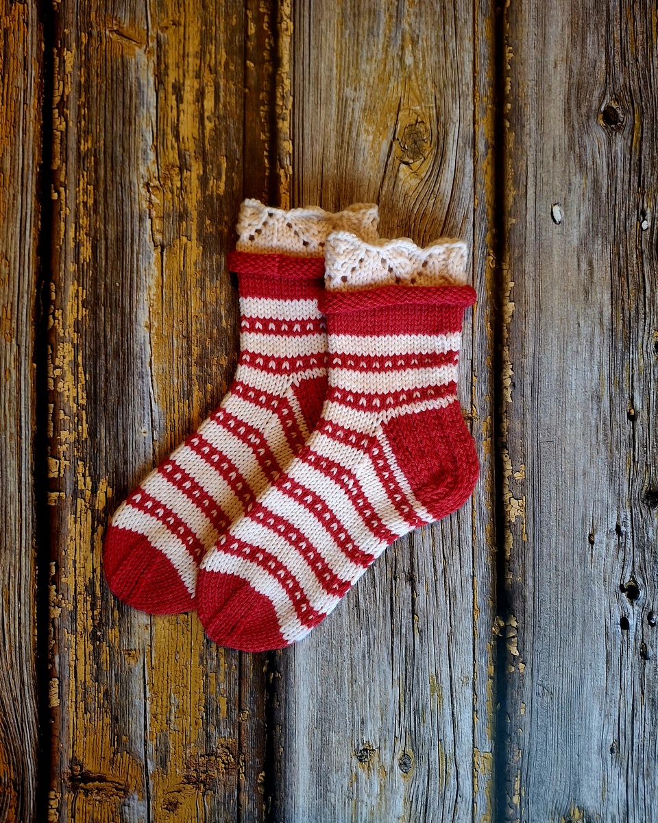 Pitsilise äärega villased sokid lastele, Ute Knit