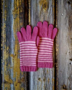 Roosad triibulised sõrmkindad naistele, Ute Knit