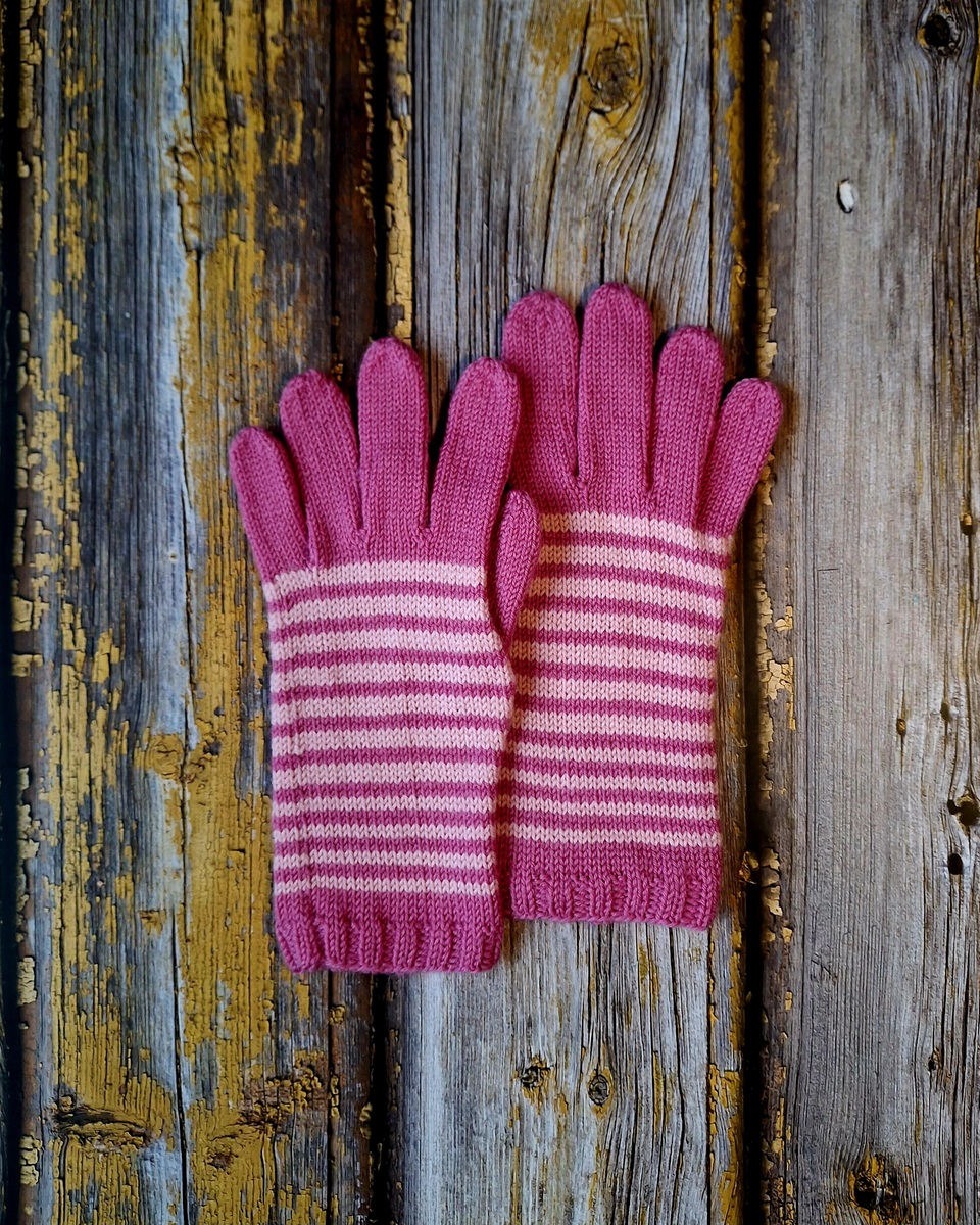 Roosad triibulised sõrmkindad naistele, Ute Knit