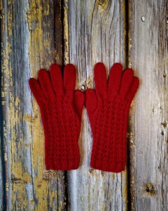 Tumepunased pitsilised sõrmkindad naistele, Ute Knit