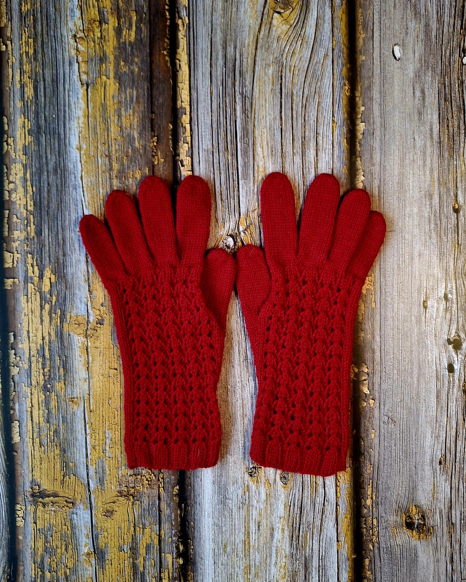 Tumepunased pitsilised sõrmkindad naistele, Ute Knit