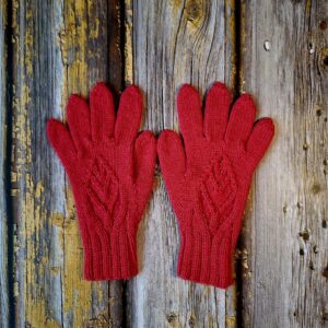 Käsitsi kootud roosad pitsilised sõrmkindad naistele